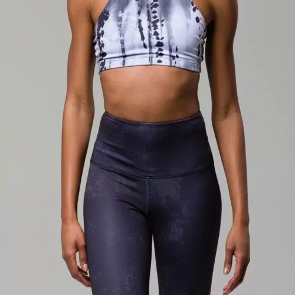 💕ONZIE💕 Tie Dye Heart Sports Bra M/L NWT - Picture 4 of 13
